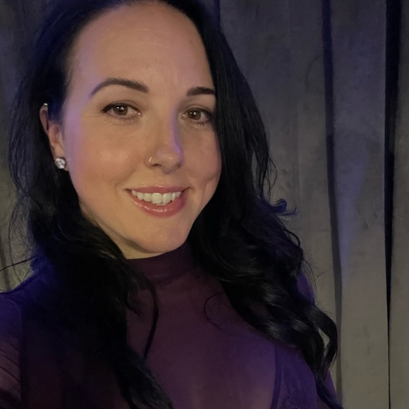 Meet your Posher, Kara - Picture 2 of 2